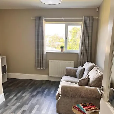 Spacious 4 Bedroom Perfect Location *