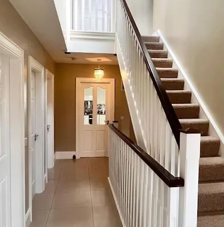 Spacious 4 Bedroom Perfect Location Holiday home Buncrana