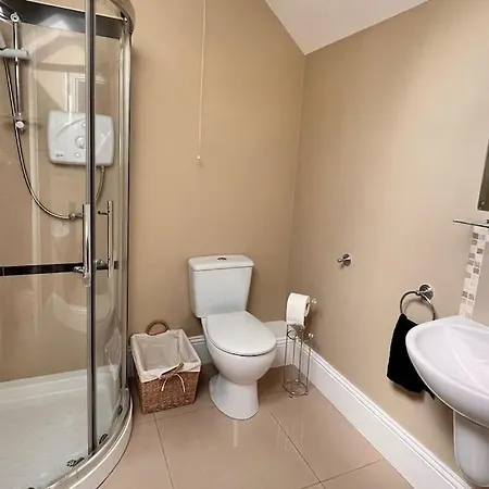 Spacious 4 Bedroom Perfect Location *