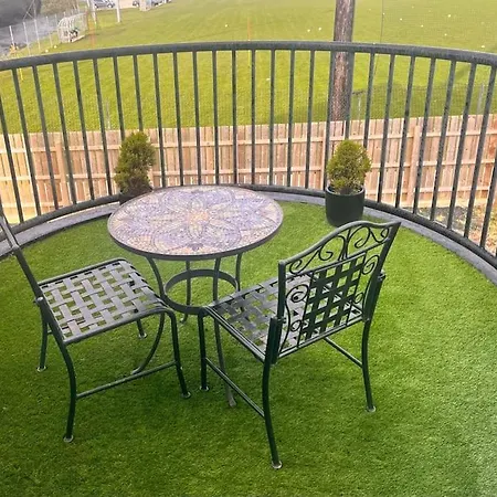 Spacious 4 Bedroom Perfect Location Holiday home