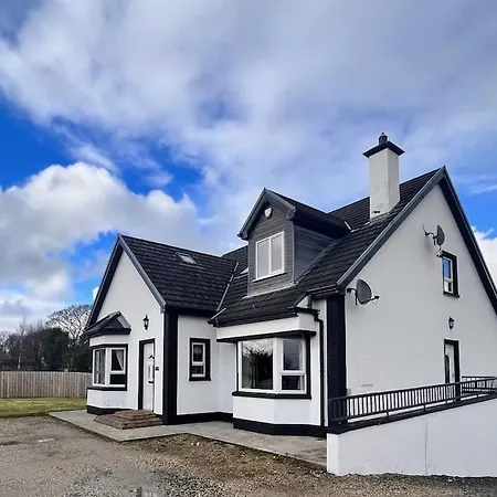 Spacious 4 Bedroom Perfect Location *