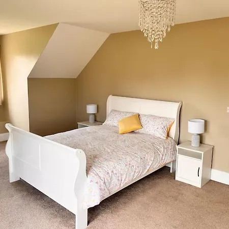Holiday home Spacious 4 Bedroom Perfect Location