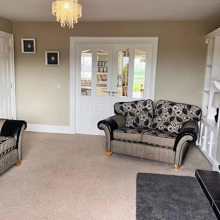 Spacious 4 Bedroom Perfect Location * Buncrana
