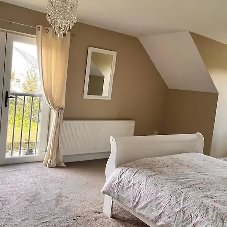 Spacious 4 Bedroom Perfect Location Банкрана