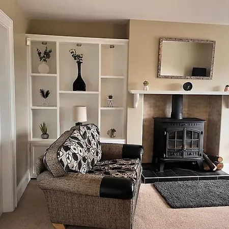 Spacious 4 Bedroom Perfect Location Дом отдыха