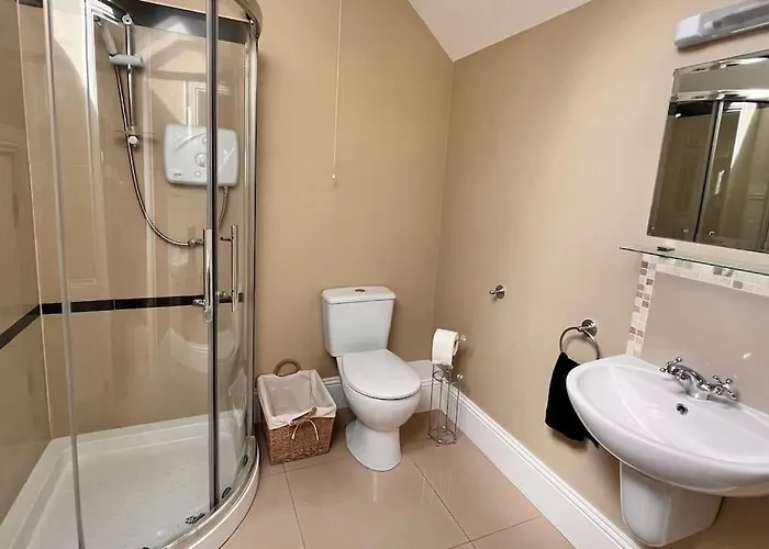 Spacious 4 Bedroom Perfect Location *