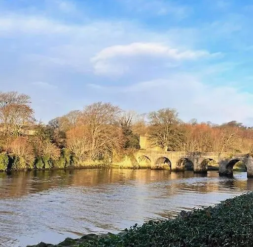 בית נופש Spacious 4 Bedroom Perfect Location *