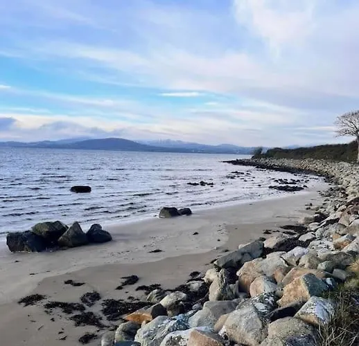 Vakantiehuis Spacious 4 Bedroom Perfect Location