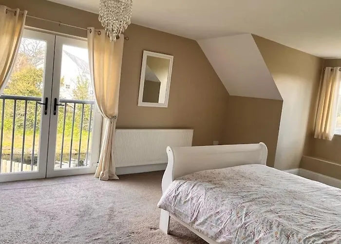 Spacious 4 Bedroom Perfect Location 班克拉那