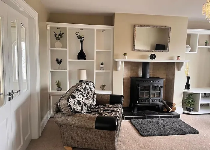 Spacious 4 Bedroom Perfect Location בית נופש